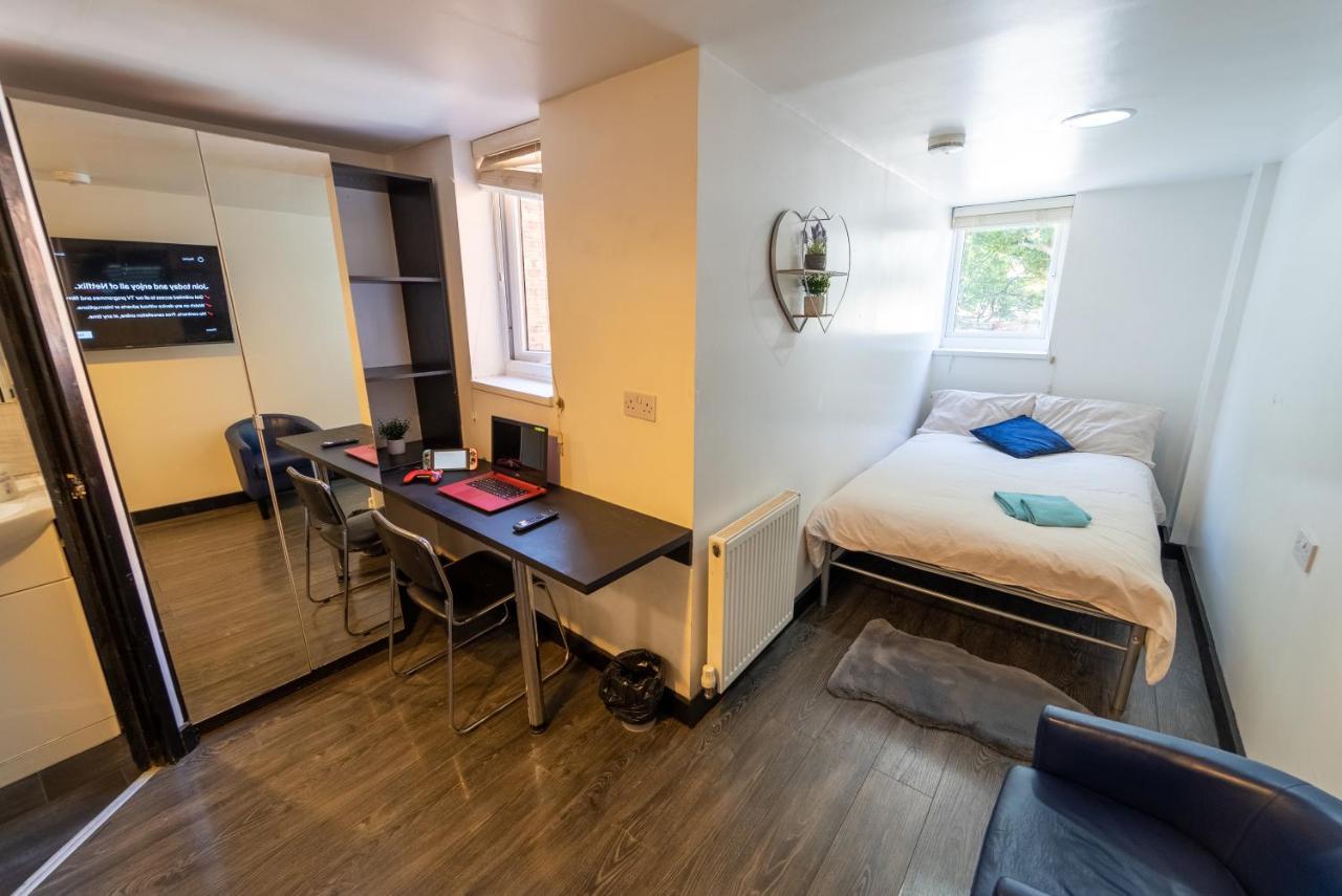 Stay Sa Equipped Studios Next To Uob And Qe! Birmingam Exterior foto